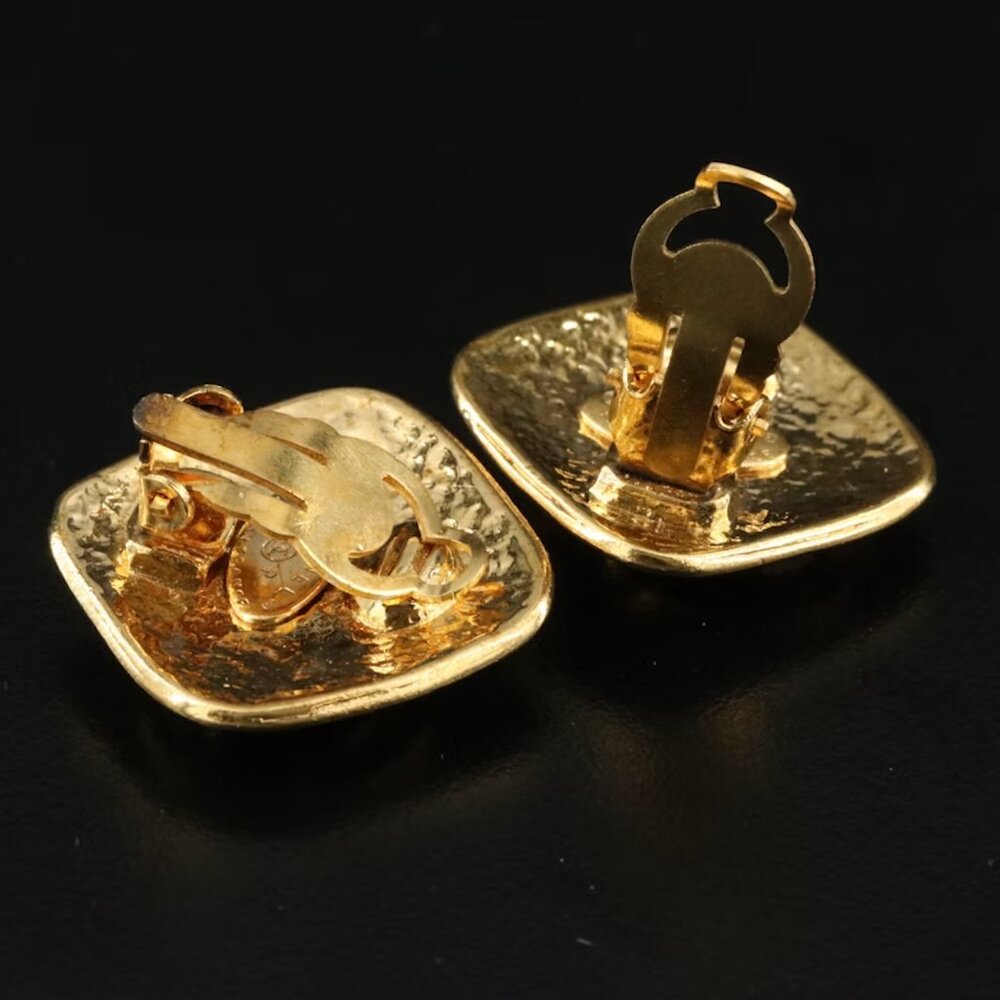 Chanel Vintage CC Gold Diamond-Shaped Earrings - Picture 3 of 6